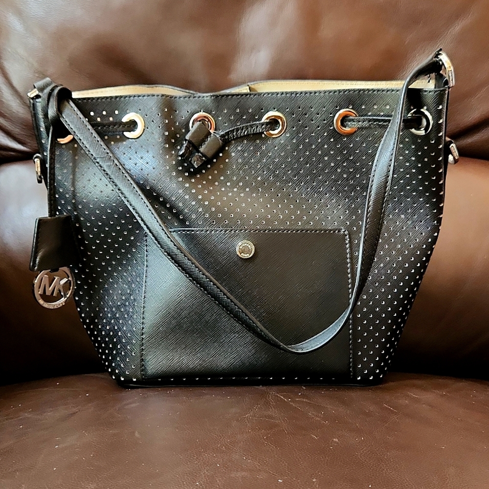 Michael Kors Greenwich Bucket Bag